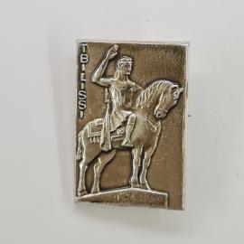 Значок СССР. Тбилиси, всадник на коне, Грузия. Винтажный значек.