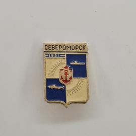 Значок СССР. Североморск, морская тематика, герб с якорем и рыбой, 1951. Винтажный значек.