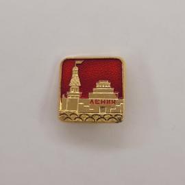 Значок СССР. Ленин, Москва, кремль и мавзолей. Винтажный значек.