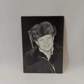 Открытка СССР. Юрий Гагарин, портрет, космос. Винтажная открытка 1970 года, издательство Планета