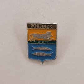 Значок СССР. Жиганск, Якутия, герб с тигром и рыбами. Винтажный значек.