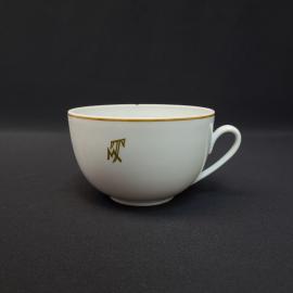 Чашка чайная винтажная, СССР. Фарфор, белая с золотистой каймой и монограммой фабрики МФЗ