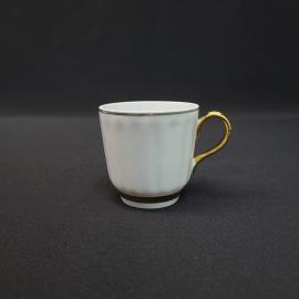 Чашка кофейная винтажная, СССР. Фарфор, белая с позолотой и темной каймой
