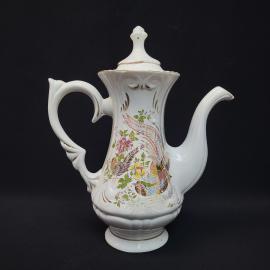 Кофейник винтажный, СССР. Фарфор, с крышкой, рельефный декор и цветочный рисунок