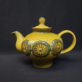 Чайник винтажный, СССР. Керамика, с рельефным цветочным декором и крышкой
