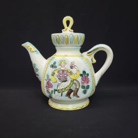 Чайник винтажный, СССР. Фарфор, с крышкой, ручная роспись с жанровыми и цветочными мотивами