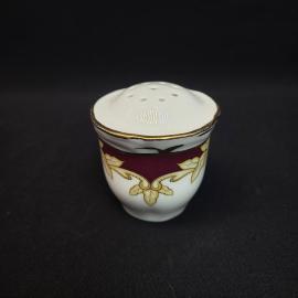 Солонка винтажная, СССР. Фарфор с крышкой, белая с бордовым орнаментом и позолотой