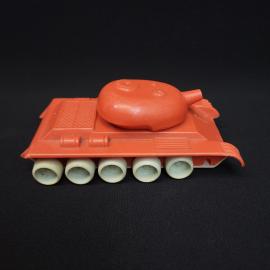 Игрушка винтажная, СССР. Пластмассовый танк на колесах, детская военная техника