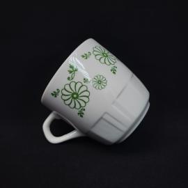 Чашка чайная винтажная, СССР. Фарфор, белая с зеленым цветочным узором