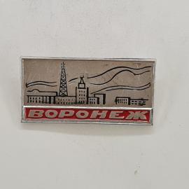 Значок СССР. Воронеж, городской пейзаж с телебашней. Винтажный значек.