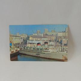 Открытка советская СССР. Владивосток, у причалов морского порта, городской пейзаж, винтаж