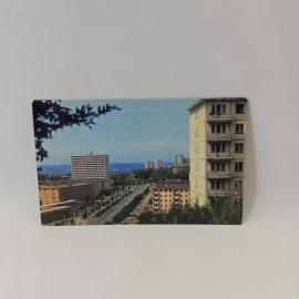 Открытка советская СССР. Владивосток, улица Русская, городской пейзаж у моря. Винтаж