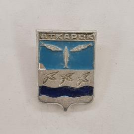 Значок СССР. Аткарск, Саратовская область, рыбы и птицы, городская тематика. Винтажный значек.