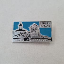 Значок СССР. Древний Псков, город, архитектура, храм и башня. Винтажный значек.