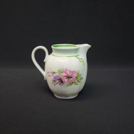 Молочник винтажный, СССР. Фарфор, с цветочным рисунком и зеленой каймой