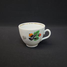 Чашка чайная винтажная, СССР. Фарфор, с цветочным рисунком и золотистой каймой