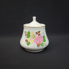 Сахарница винтажная, СССР. Фарфор с крышкой, белая с цветочным декором и позолотой