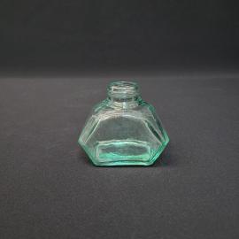 Флакон винтажный, СССР. Стеклянный, декоративный, с резьбой под крышку, зеленого оттенка