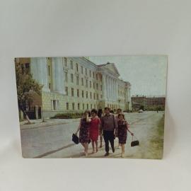 Открытка советская СССР. Орел, педагогический институт, городская архитектура, студенты, винтаж