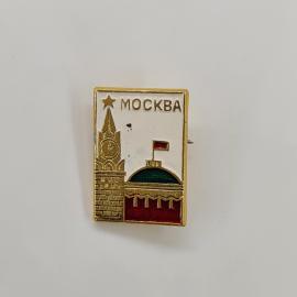 Значок СССР. Москва, Спасская башня и кремлевский дворец. Винтажный значек.