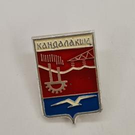 Значок СССР. Кандалакша, герб города Мурманская область, Север, чайка и мост. Винтажный значек.