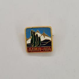 Значок СССР. Алма Ата, горы и деревья, город Казахстан. Винтажный значек.