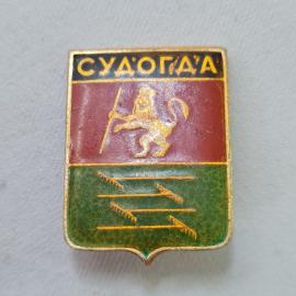 Значок СССР. Судогда, Владимирская область, герб с всадником и стрелами. Винтажный значек.