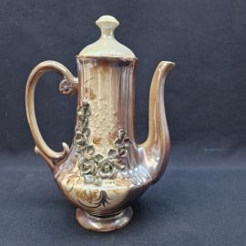 Кофейник винтажный, СССР. Керамика, с крышкой, рельефный декор с цветами и ручной росписью