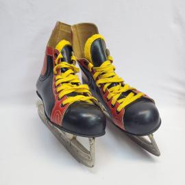 Коньки винтажные, СССР. Пара прогулочных коньков Botas, фигурные, черно красные