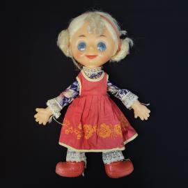 Кукла винтажная, СССР. Пластмассовая, в текстильной одежде с кружевной отделкой