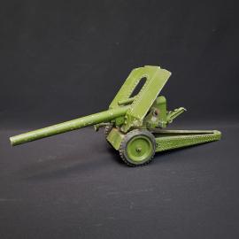 Игрушка винтажная, СССР. Металлическая модель пушки на колесах, зеленая окраска