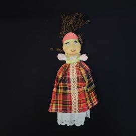 Кукла текстильная винтажная, СССР. В клетчатом платье и косынке, с вязанными волосами