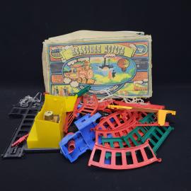 Игрушка железная дорога винтажная, СССР. Электромеханическая, пластмасса, Красная дорога