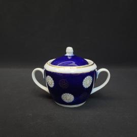Сахарница винтажная, СССР. Фарфор, с крышкой, кобальтовое покрытие и цветочный декор