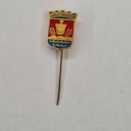Значок СССР. Днепропетровск, герб города, металлургия, волны реки. Винтажный значек.