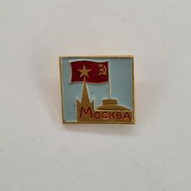 Значок СССР. Москва, городской сувенир с флагом и силуэтом башни. Винтажный значек.