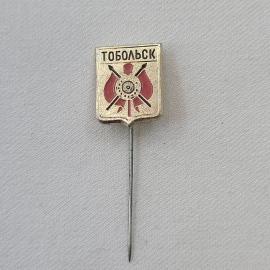 Значок СССР. Тобольск, городской герб с барабаном и алебардами, Тюменская область. Винтажный значек.