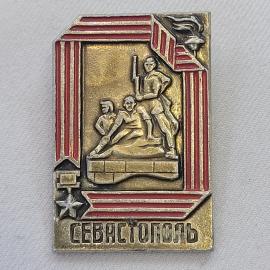 Значок СССР. Севастополь, памятник, город герой, Крым. Винтажный значек.