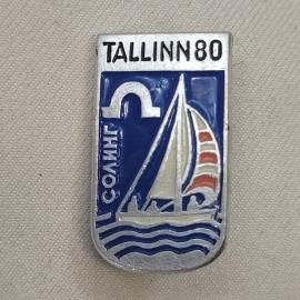 Значок СССР. Таллин 80, парусник и волны, спорт. Винтажный значек.