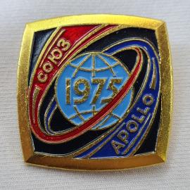 Значок СССР. Союз Аэрофлот 1975, глобус, авиация. Винтажный значек.