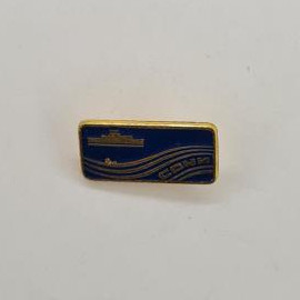 Значок с изображением корабля и надписью Сочи. Винтажный значок.