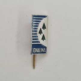 Значок с изображением трех деревьев и надписью Ignalina. Винтажный значек.