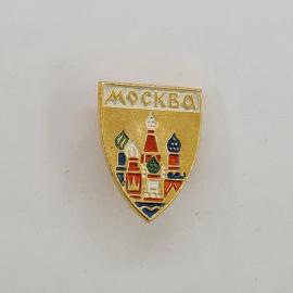 Москва. Силуэт Кремля и цветные купола. Винтажный значек.