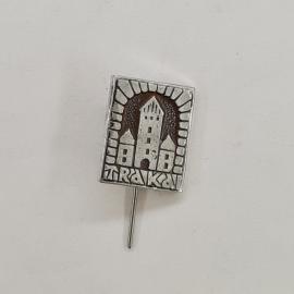 Тракай, изображение замка на фоне, винтажный значок.