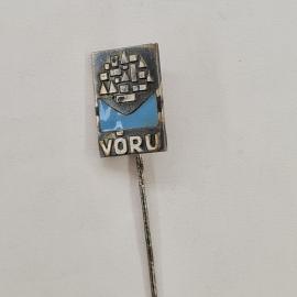 Значок V&ouml;rу, символы города, геометрические фигуры. Винтажный значок.