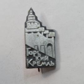 Значок СССР. Город Крым, башня крепости с надписью Крым. Винтажный значек.