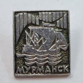 Значок СССР. Мурманск, порт, корабль и волны. Винтажный значек.