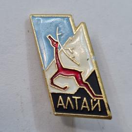 Значок СССР. Алтай, олень на фоне гор, туризм. Винтажный значек.