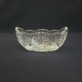 Ваза конфетница винтажная, СССР. Резное прозрачное стекло, овальная форма