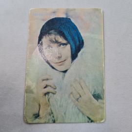 Карманный календарик СССР 1982. Женский портрет в шубе и с шапкой. Советский календарь